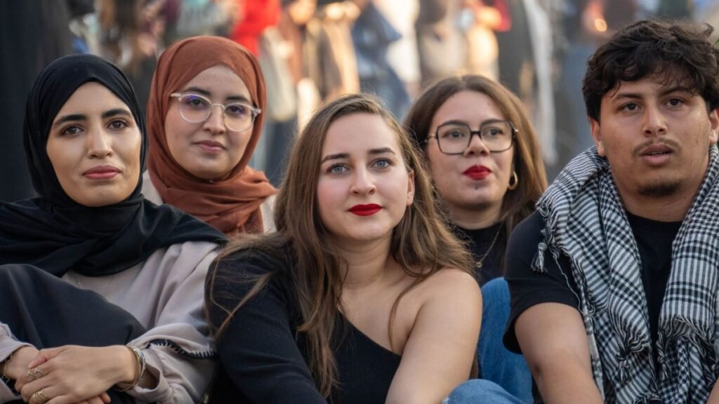 Arabische zenders kijken in Nederland